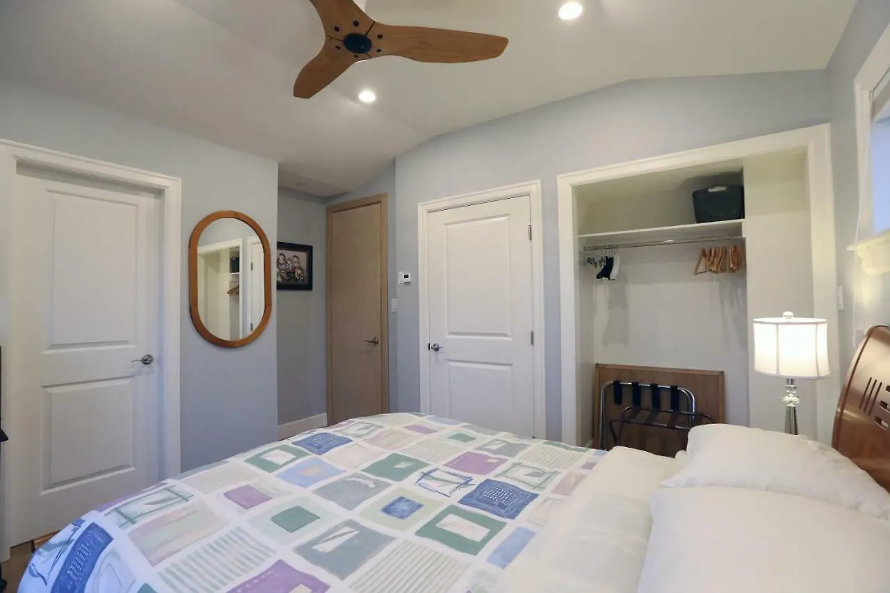 Vancouver Traveller B&B 0*,  캐나다